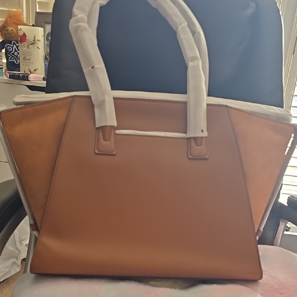 Michael Kors Brown Avril Women's Bag..Leather/Suede - Picture 2 of 6